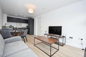 Bright & Spacious 2 Bed Apartment in Liverpool