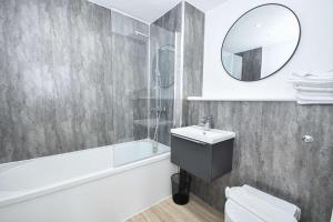 Bright & Spacious 2 Bed Apartment in Liverpool