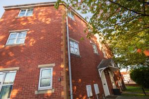 Elegant and Modern Apartment 3 Double Bedroom Near City Centre Entire House Parking