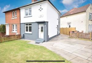Large Modern 2-Bed Home Ideal for Long Work Stays