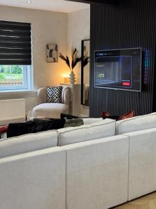 Large Modern 2-Bed Home Ideal for Long Work Stays