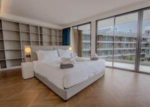 Three Bedroom Kora Condo with Pool View