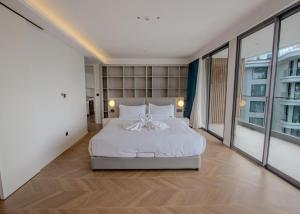 Three Bedroom Kora Condo with Pool View