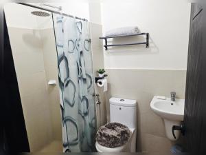 Paseo Verde 1-Bedroom Condo Unit in Las Pinas - Sleeps 2 Adults & 2 Children