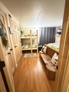 Well Kept Condo CS#3 - Pets OK