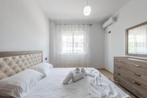 Comfort Beach Apartment by PikHost