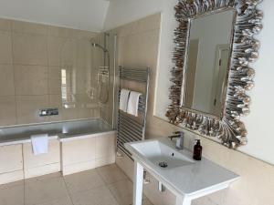 The Crown At Shipton