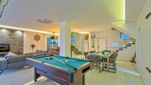 Akbel 3 bedroom seaview villa with private pool hot tub