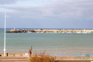 451 - Appartement à ERQUY, en bordure de la très belle plage de CAROUAL