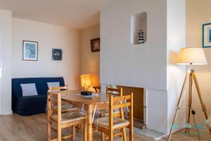 451 - Appartement à ERQUY, en bordure de la très belle plage de CAROUAL
