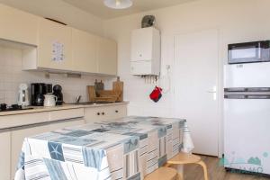 451 - Appartement à ERQUY, en bordure de la très belle plage de CAROUAL