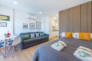 Vistas al mar y piscina Ático en Benalmádena cerca a la playa