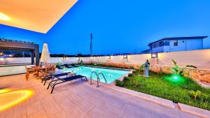 Çukurbağ 4 bedroom villa with private pool