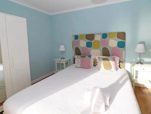 Seaside apartment with terrace and pool