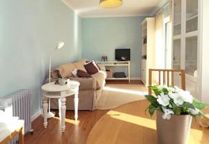 Seaside apartment with terrace and pool