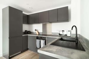 Spacious & Bright 2 Bed Apartment in Liverpool