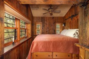 Tree House Rentl Idel for Unique Getwy ner Lke Sunpee in New Hmpshire