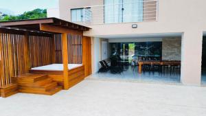 Mansão Exclusiva • Borda Infinita Escarpas do Lago