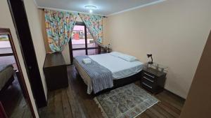 Casa com piscina, grande, próximo ao mar com wifi