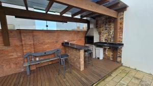 Casa com piscina, grande, próximo ao mar com wifi