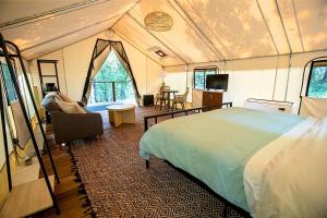 Stunning Tented Cabin with Fire Pit in Des Moines, Iowa