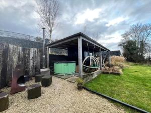 Square 32 Luxury Shipping container