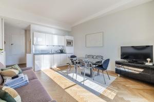 20 LACROIX - Cozy 2-bedroom apartment with balcony and sea view