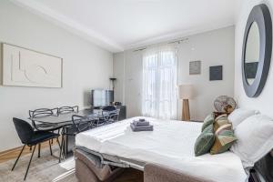 20 LACROIX - Cozy 2-bedroom apartment with balcony and sea view