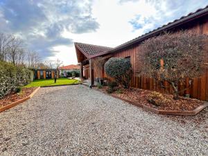 TI CASE Vacation - pool, lakes and forest by bike