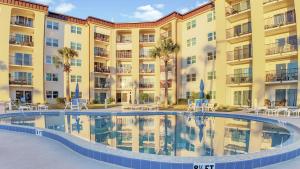 1100 Sq Ft Beachside Condo, Heated Pool, 1st Floor, Patio, 3 min Walk to Beach