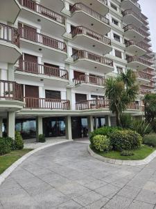 Departamento frente a Playa Grande con pileta y cochera - Vista espectacular