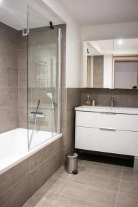 Appartement lumineux - 8 personnes - Wifi - Lave-linge - Au pied des pistes et des transports