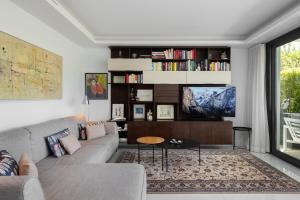 Panoramic Views and Large Garden in Atalaya Hills