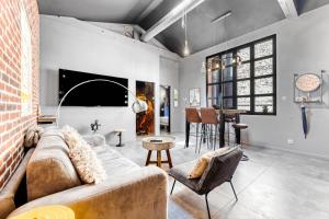 Magnifique Loft industriel, forville, centre de Cannes 