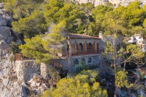 Casa Roca Vista A unique holiday home built on a rock with breathtaking views