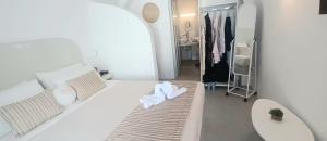 Golden Stone Santorini Suites