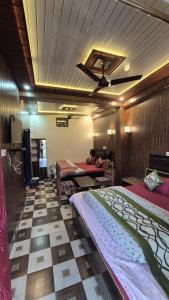 Bisht Hotel And Restaurant