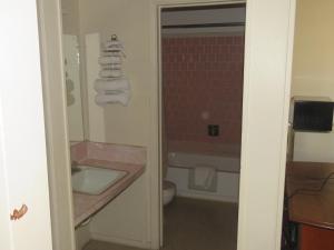 Queen Room room in Economy Inn