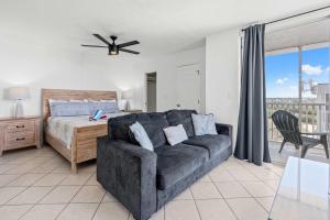 Penthouse Views - Steps From the Shore 2001