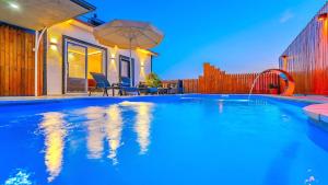 Üzümlü 1 bedroom secluded villa with private pool hot tub