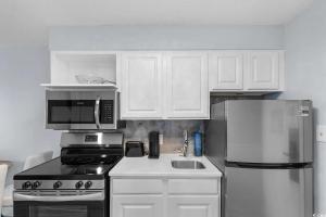 Oceanview Condo-Balcony + Beach Access