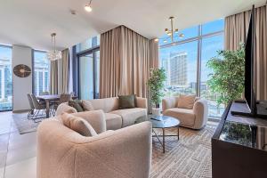 Private Room in Luxury Apartment Downtown near Burj Khalifa