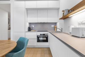 Luxury Sky Park Apartment - Panoramic Castle Views