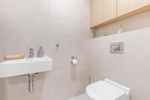 Luxury Sky Park Apartment - Panoramic Castle Views