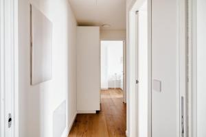 Just Urban Stays - Apartment with terrace, 10 min M4 to Duomo