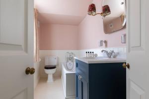 Tite Street IX by onefinestay