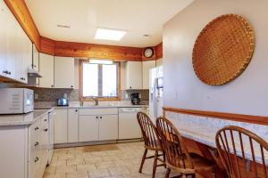 Jessea - Corolla, Ocean Sands, Oceanfront, Ocean Views, Private Walkway to Beach, Pool, Hot Tub