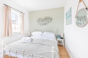 Sundowners panoramic views of countryside sea