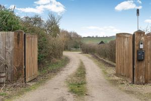 The Nook, 1 Bedroom Cottage with Indoor Fireplace