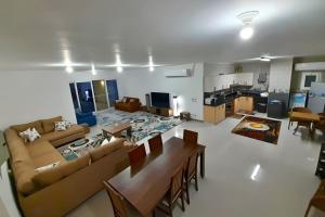 Luxury Sea-view 2 bedrooms apartment in Hadaba